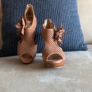 Sofft open toe platform heel